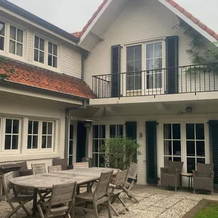 In Vlaanderen With Garden Ostende
