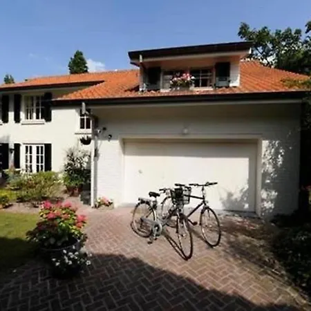 Сasa de vacaciones In Vlaanderen With Garden